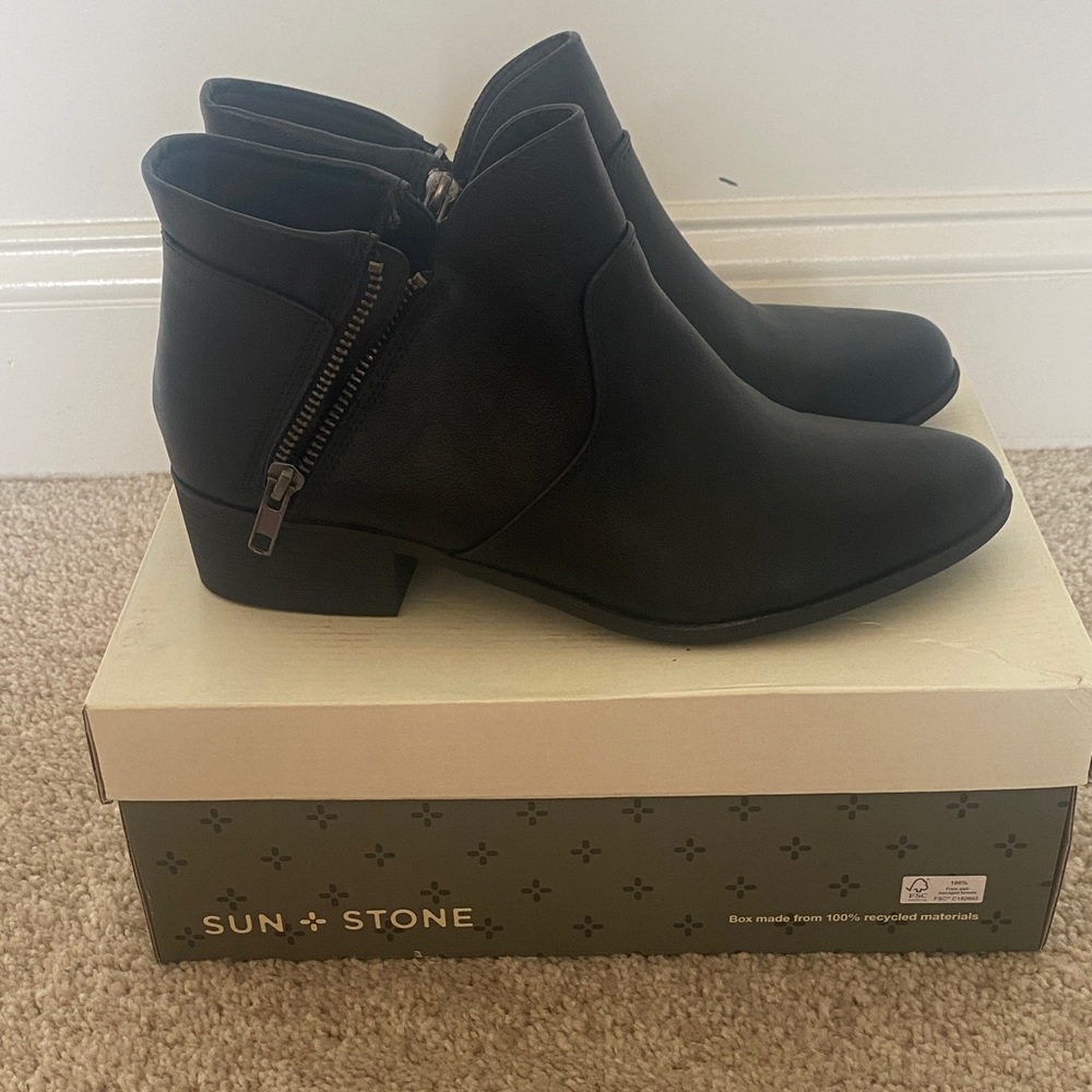 NWOT Sun + Stone Women's Sleek Black Ankle Booties